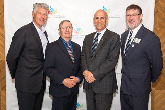 Discours liminaire de l’AAM.  De gauche à droite : Andrew McGillivary, directeur des communications et du marketing; Jean-Guy Soulière, président; Michael Wernick, greffier du Conseil privé du Canada; Simon Coakeley, directeur général.