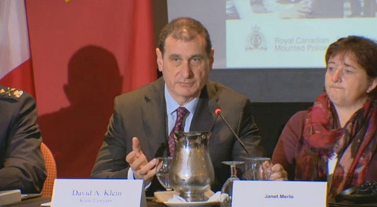 Conférence de presse d'Ottawa annonçant une entente sur le litige touchant le harcèlement. Conférence de presse d'Ottawa annonçant une entente sur le litige touchant le harcèlement.