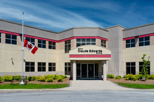 En souvenir des fonctionnaires du Canada. Édifice Claude-Edwards.