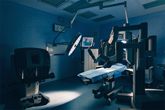 Salle d'opération à l'hôpital avec équipement de technologie robotique. Salle d'opération à l'hôpital avec équipement de technologie robotique.