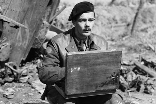 Le capitaine Lawren Phillip Harris, artiste de guerre Le capitaine Lawren Phillip Harris, artiste de guerre