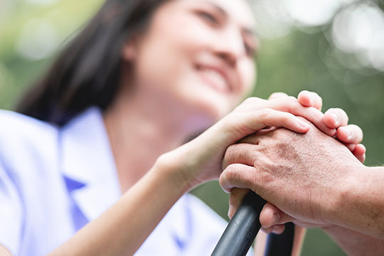 Nous devons améliorer les soins de longue durée et les soins à domicile dès maintenant! 