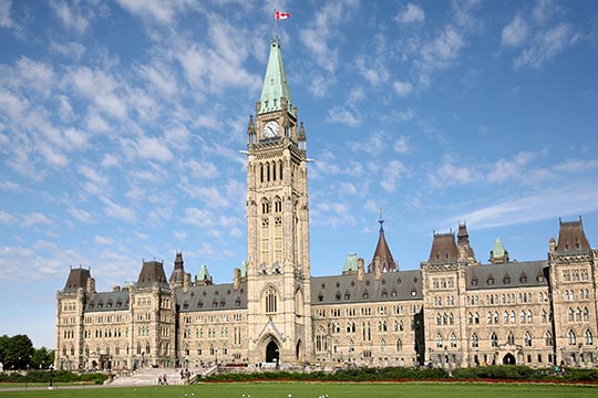 Y a-t-il deux classes de personnes âgées au Canada? Y a-t-il deux classes de personnes âgées au Canada?