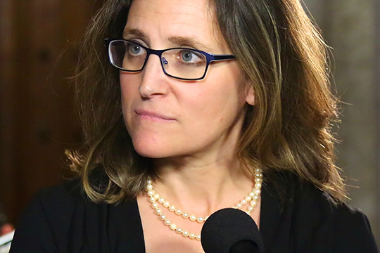 La ministre Freeland dévoile le budget de 2022 La ministre Freeland dévoile le budget de 2022.