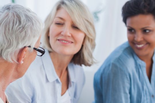 Les bénévoles de Retraités fédéraux font part de pratiques exemplaires, lors de l’AAM de 2023. Groupe de bénévoles adultes.