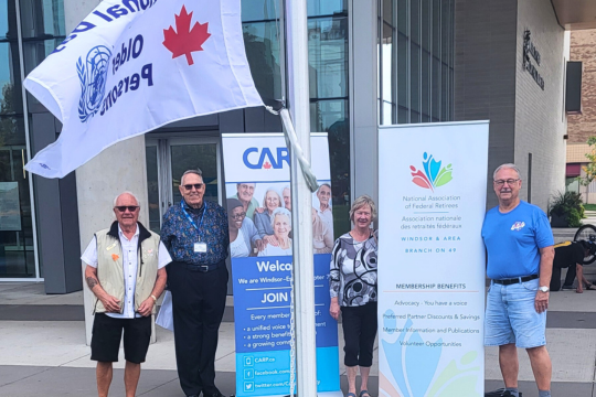 Pleins feux sur notre Section de Windsor et région. Des bénévoles de la Section de Windsor et région se sont joints à des bénévoles de la CAPR et d’UNIFOR, pour une cérémonie de lever du drapeau lors de la Journée nationale des aînés de 2023.