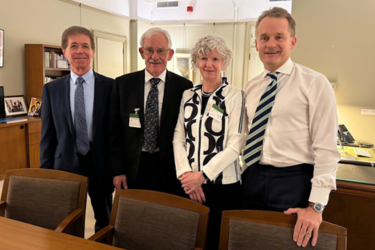 Rencontre avec le ministre des Aînés, Seamus O’Regan. Roy Goodall, président de Retraités fédéraux, Hélène Nadeau, vice-présidente, Anthony Pizzino, DG, et Seamus O’Regan, ministre des Aînés.