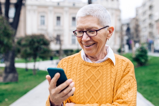 Woman holding smartphone.