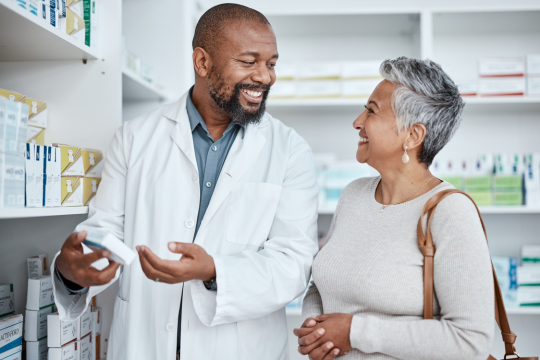 Pharmacist wiht patient.