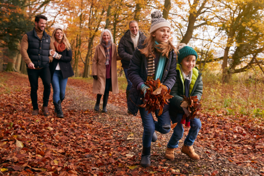 Federal Retirees sets priorities ahead of Budget 2025. A multigenerational group on an autumn walk outdoors.