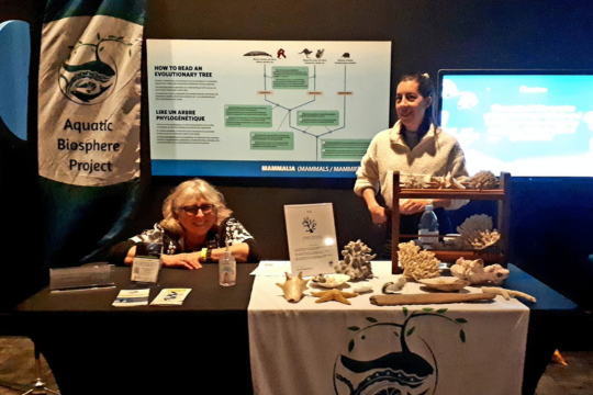 Arie de Jong (à droite) fait du bénévolat auprès de l’Aquatic Biosphere Society of Alberta.