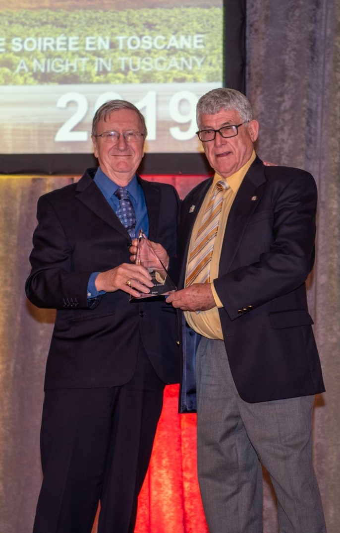 <h5>Le président de l’Association Jean-Guy Soulière (à g.) et Clifford Poirier.